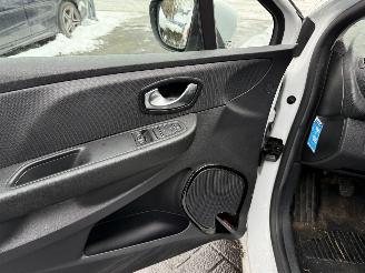 Renault Clio 0.9 TCe Intens  NAVIGATIE Stationwagen 5-dr. picture 16