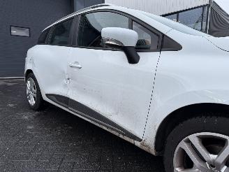 Renault Clio 0.9 TCe Intens  NAVIGATIE Stationwagen 5-dr. picture 19