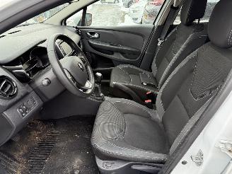 Renault Clio 0.9 TCe Intens  NAVIGATIE Stationwagen 5-dr. picture 17