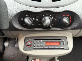 Renault Twingo 1.2 Authentique  AIRCO Hatchback 3-dr. picture 19