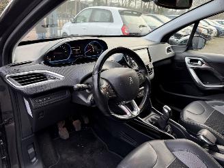 Peugeot 2008 1.2 PureTech Féline (SUV 5-dr.) picture 11