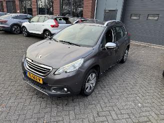 Peugeot 2008 1.2 PureTech Féline (SUV 5-dr.) picture 28