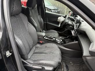 Peugeot 2008 1.2 PureTech GT-Line AUTOMAAT  (SUV 5-dr.) picture 29