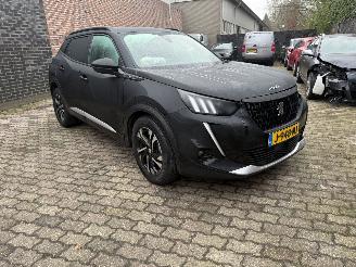 krockskadad bil auto Peugeot 2008 1.2 PureTech GT-Line AUTOMAAT  (SUV 5-dr.) 2020/9