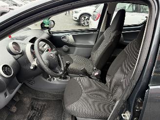 Toyota Aygo 1.0-12V Comfort (Hatchback 5-dr.) picture 16