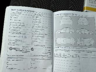 Volkswagen Golf 1.6 TDI Highline BlueMotion picture 30