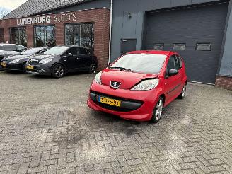 Vaurioauto  passenger cars Peugeot 107 1.0-12V XR AIRCO  (Hatchback 3-dr.) 2009/8