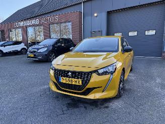 uszkodzony samochody osobowe Peugeot 208 1.2 PureTech Allure (Hatchback 5-dr.) 2022/3