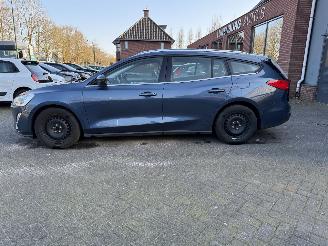 Ford Focus 1.0 EcoBoost Titanium Business picture 2