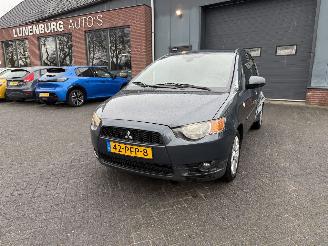 krockskadad bil auto Mitsubishi Colt 1.3 Edition Two (Hatchback 5-dr.) 2011/1