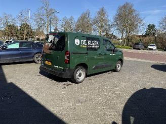 škoda dodávky Peugeot Partner 1.5 BlueHDI Pro (Bedrijfsauto 4-dr.) 2021/10