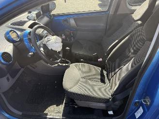 Toyota Aygo 1.0-12V Dynamic Blue (Hatchback 3-dr.) picture 16