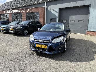 krockskadad bil auto Ford Focus 1.6 TDCI Trend (Stationwagen 5-dr.) 2012/10