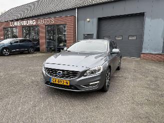 skadebil auto Volvo V-60 2.4 D6 Twin Engine R-Design 2015/9