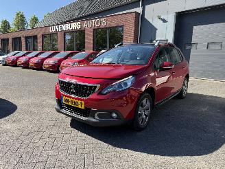 Vaurioauto  passenger cars Peugeot 2008 1.2 PureTech Blue Lion (SUV 5-dr.) 2017/4