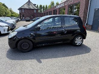 Renault Twingo 1.2 Authentique (Hatchback 3-dr.) picture 2