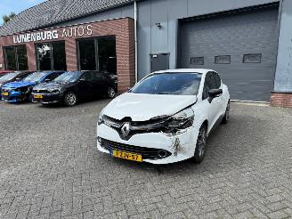 Avarii autoturisme Renault Clio 0.9 TCe ECO Night&Day (Hatchback 5-dr.) 2015/1