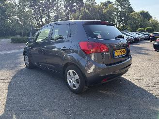Kia Venga 1.4 CVVT 20th Anniversary (MPV 5-dr.) picture 3