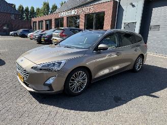 uszkodzony samochody osobowe Ford Focus 1.0 EcoBoost Titanium Business 2019/10