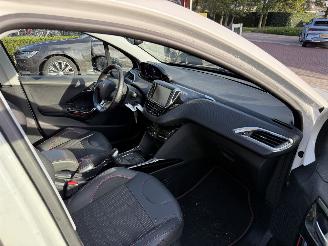 Peugeot 2008 1.2 PureTech GT-line (SUV 5-dr.) picture 16