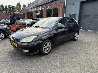 krockskadad bil auto Ford Focus 1.6-16V Trend (Hatchback 5-dr.) 2002/6