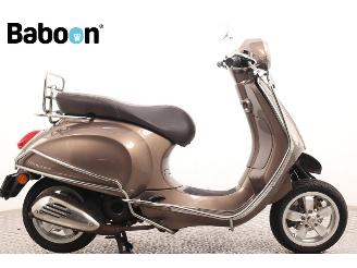 skadebil bromfiets Vespa  Primavera 25KM 2014/4