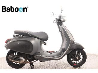 krockskadad bil bromfiets Vespa  Sprint 45KM 2018/1