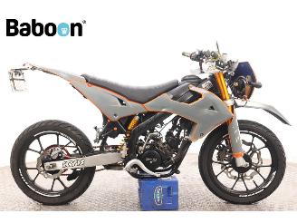 krockskadad bil bromfiets Rieju  MRT 50 45KM 2022/12