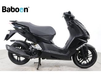 Vaurioauto  scooters Peugeot  Speedfight 4 45KM 2023/6