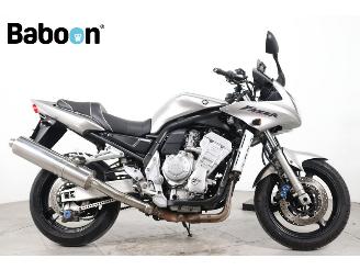krockskadad bil motor Yamaha FZS 1000 Fazer 2003/5