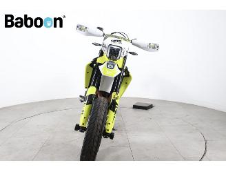 Husqvarna  701 Supermoto picture 7