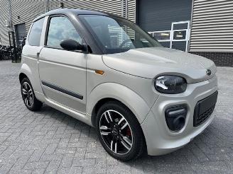 skadebil brommobiel Microcar  M.GO 6 DCI 45KM 2022/4