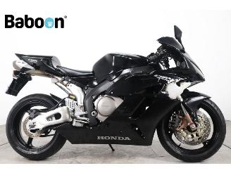 uszkodzony motocykle Honda CBR 1000 RR Fireblade 2004/5