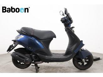 dañado ciclomotor Piaggio  Zip 45KM 2024/12