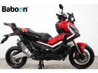 krockskadad bil motor Honda  X-ADV 2017/5
