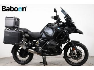 Vaurioauto  motor cycles BMW R 1250 GS Adventure Triple Black 2023/1