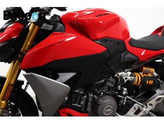 Ducati Streetfighter V2 S picture 16