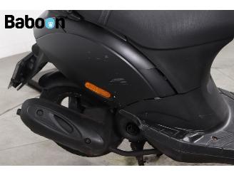 Piaggio  Zip 25KM picture 18