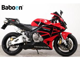 Vaurioauto  motor cycles Honda CBR 600 RR 2004/10
