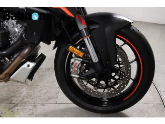 KTM  1290 Super Duke GT ABS picture 21