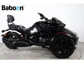 krockskadad bil motor Can-Am  Spyder F3 2024/6
