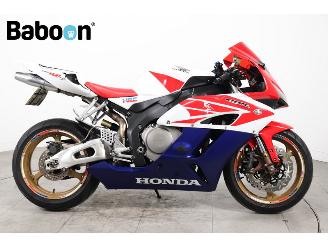 krockskadad bil motor Honda CBR 1000 RR Fireblade 2004/6