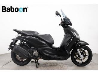 Vaurioauto  motor cycles Piaggio Beverly 350 Sport Touring ABS 2019/3