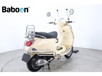 Vespa  LX 50 25KM picture 2