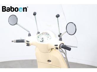 Vespa  LX 50 25KM picture 15