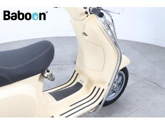 Vespa  LX 50 25KM picture 13