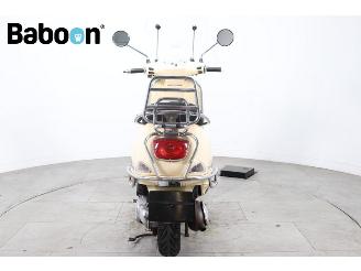Vespa  LX 50 25KM picture 3