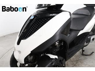 Piaggio MP3 300 Yourban S picture 17