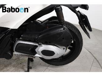 Piaggio MP3 300 Yourban S picture 12