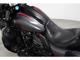 Harley-Davidson  FLHXSE CVO Street Glide 117 picture 21